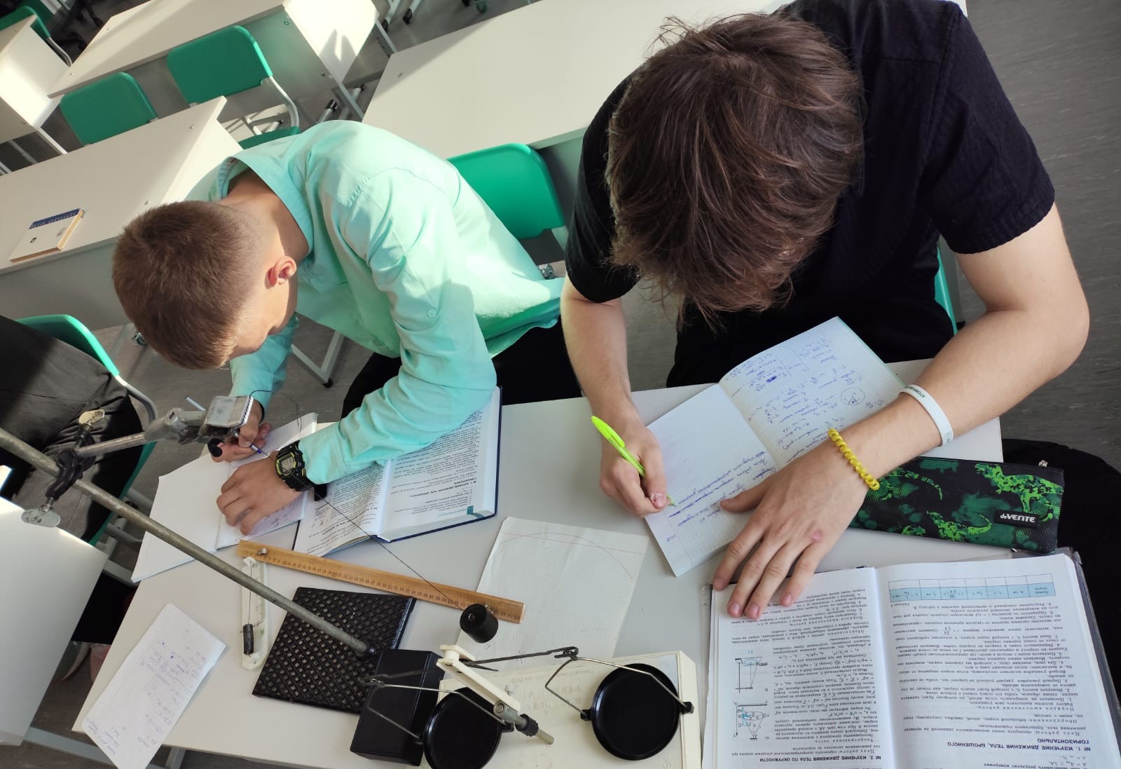 e379da52-d6de-4822-b182-4587e0d7a69a